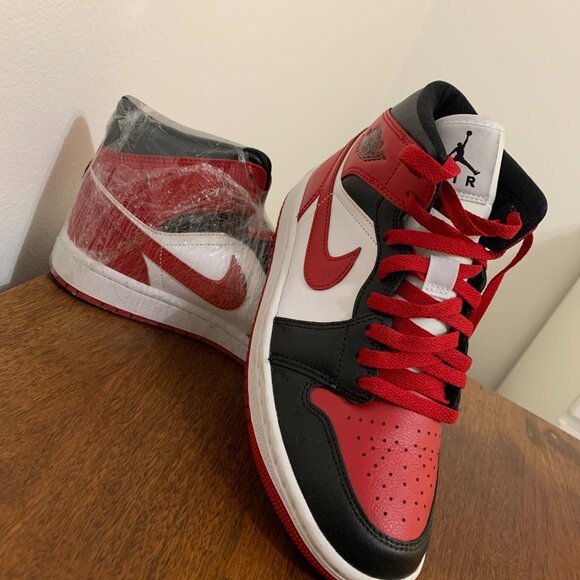 Air Jordan 1 Mid Chicago Black Toe Red White Size 6.5 Worn Once - Picture 2 of 9